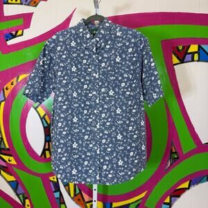 Hunt Club, Blue and White Floral Casual Button Down Shirt. Size Medium.